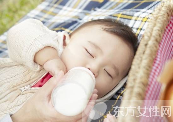 冲奶粉的最佳水温是多少 怎样冲调奶粉才正确