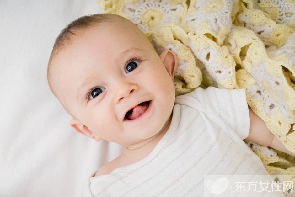 新生儿脐带该怎么护理 新生儿脐带不脱落怎么办