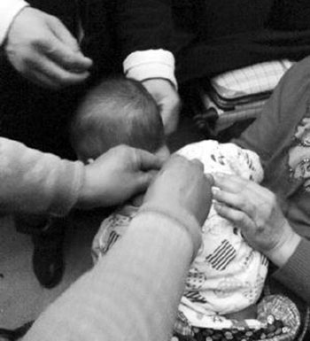 1岁男童酒精擦身致死亡 哪些退烧土法不能信