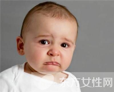 婴儿缺钙的表现与症状 婴儿补钙吃什么好