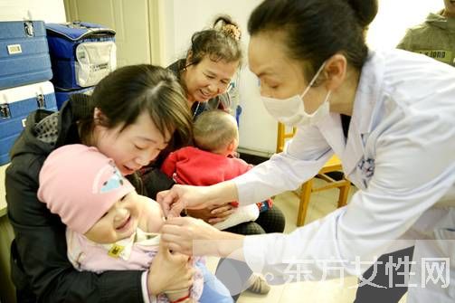 宝宝乙脑疫苗接种时间 这些不良反应一定要引起重视