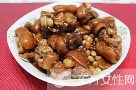 下奶猪蹄汤的做法 这些做法每天可以换着吃哦