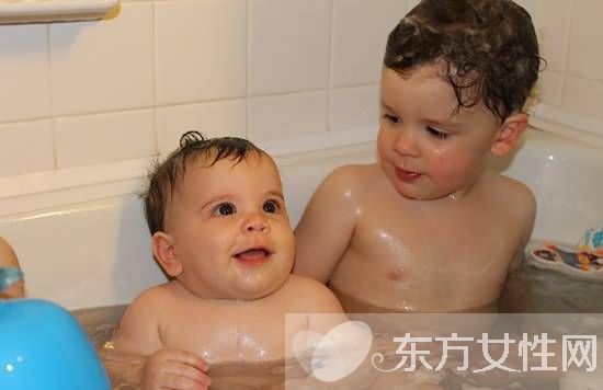 洗澡时的6种游戏有助于宝宝智力开发