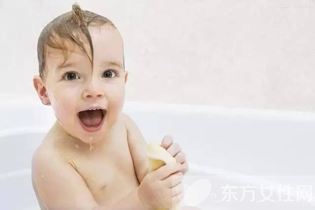 洗澡时的6种游戏有助于宝宝智力开发