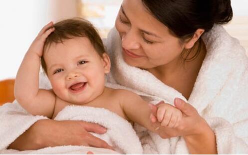 宝宝头发稀少怎么办 如何改善宝宝头发稀少