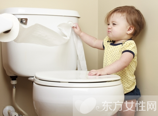 怎样教宝宝自己尿尿 新手爸妈赶快来学