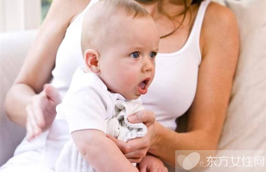 宝宝吃奶打嗝怎么办 宝宝为什么老打嗝呢