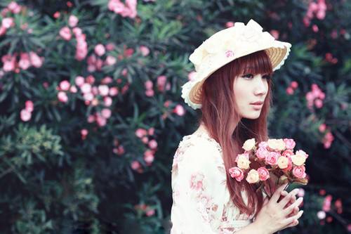 女性跷二郎腿需注意 易引发痛经加重