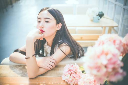 哺乳期乳腺炎的症状有哪些 需谨慎及预防