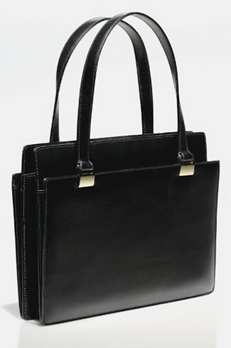 英国前首相玛格丽特撒切尔曾经用过的手提包 成交价格为25000英镑