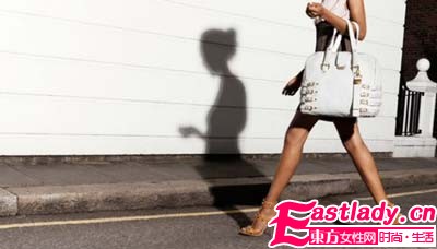 Jimmy Choo 2011早春鞋履提前推出               性感撩人美腿秀出来