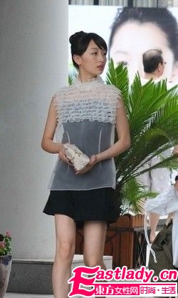 Miu Miu 2011系列手袋单搭肩挎背造型低调随意