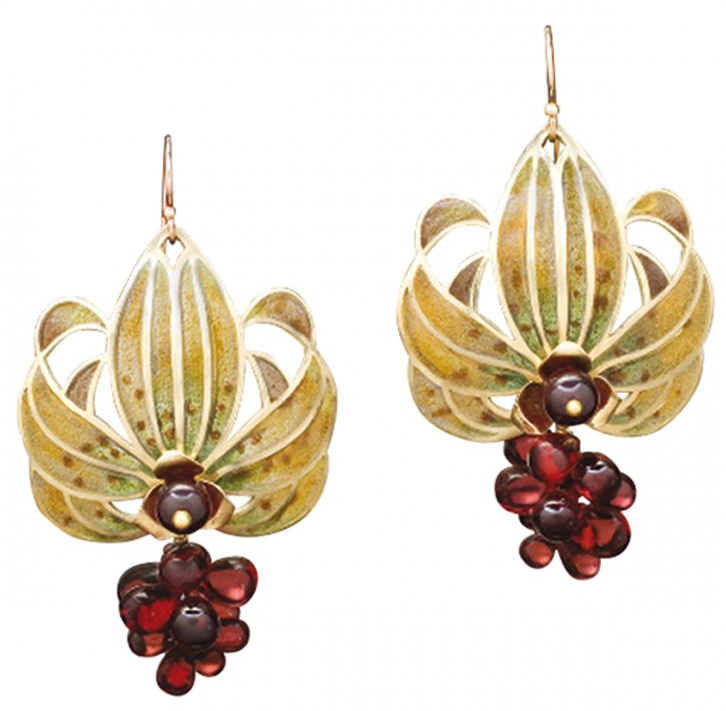 新一年也要红红火火 让石榴石成为你的专属时尚