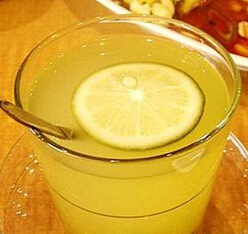 喝柠檬水的好处 夏天喝柠檬水的十大健康功效