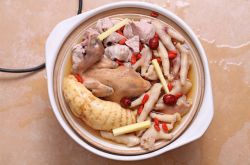 怀孕期间吃什么好 天麻炖鸽子补肝益肾