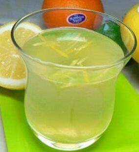 喝柠檬水的好处 夏天喝柠檬水的十大健康功效
