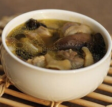 何首乌的功效 何首乌炖乌鸡生津止渴