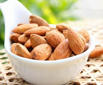 桃仁泡酒的方法 桃仁泡酒能治什么病