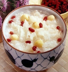 胃寒的症状及治疗 胃寒可用桃仁生地粥暖胃