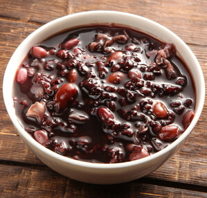 红花的功效与作用及食用方法 薏仁红花粥