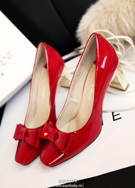 最新款女性单鞋体验低调的时尚