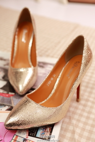 最新款女性单鞋体验低调的时尚