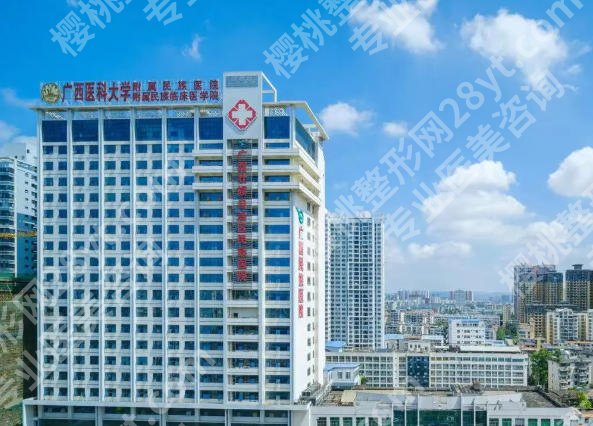 南宁牙齿矫正医院推荐!这几家医院人气爆棚附术后小技巧!