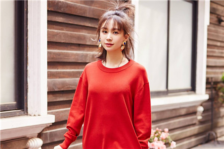 凌乱花苞头让女生活力满分，原来扎起来这么容易