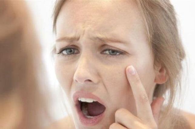 女性加速衰老的5件举动，节食减肥靠后，第1是女性的通病