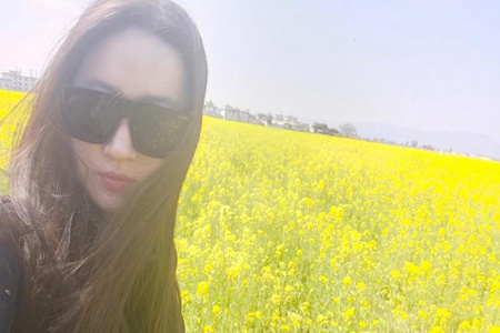 刘亦菲最新消息曝光 乡下骑自行车超接地气