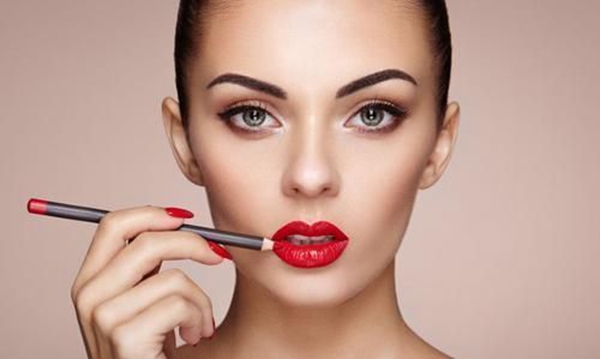 学给自己化妆(学给自己化妆大概多少钱)